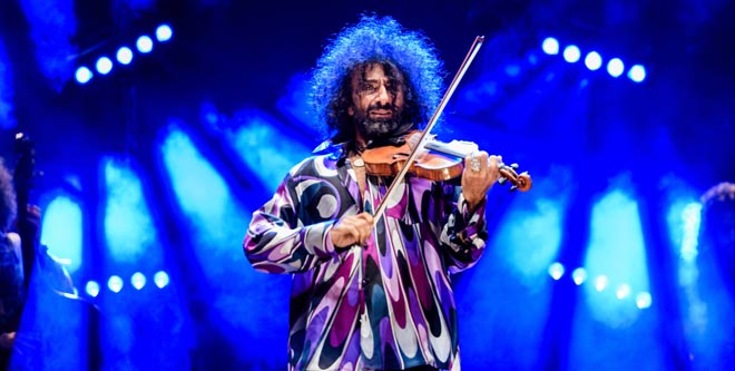 El violín de Ara Malikian llena el Buero Vallejo para celebrar el 30º