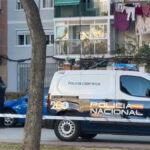 Encuentran el cadáver de un hombre con un tiro en el cuello en la calle Los Hueros de Alcalá de Henares